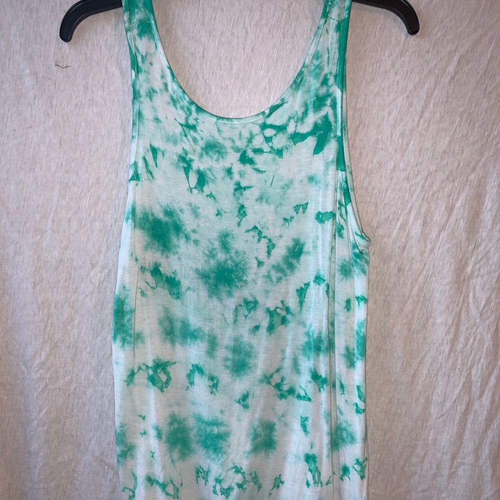 Open back tie dye tank top🌴